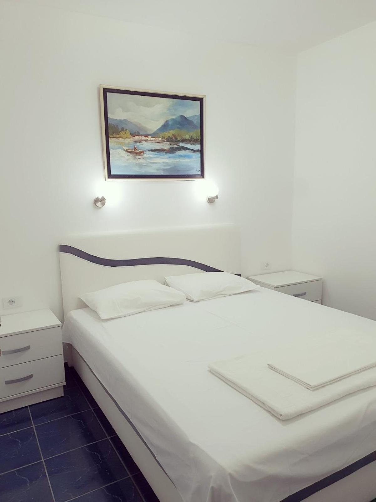 Apartments Adriatic Sveti Stefan Room photo